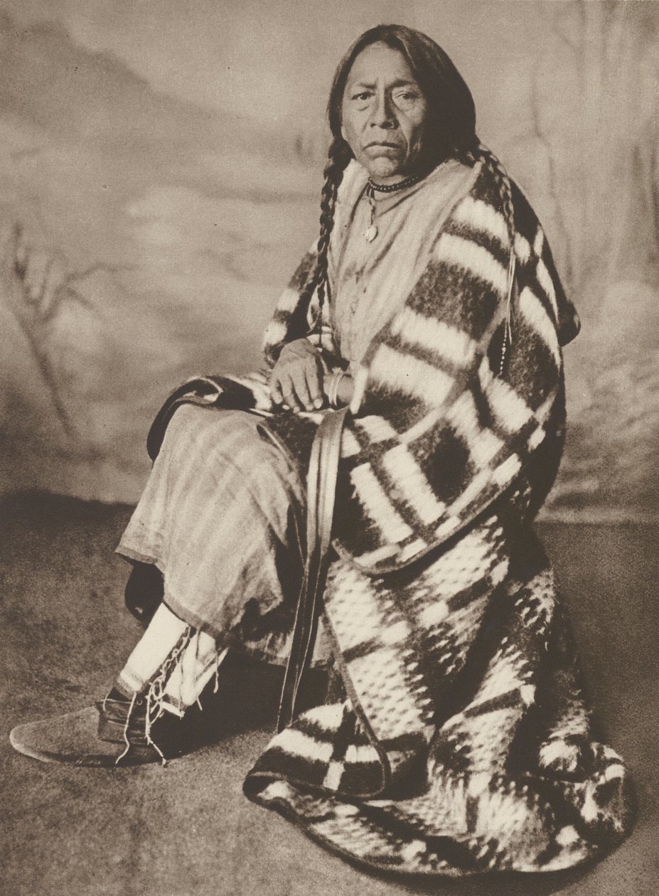 Kanada: Cree indián törzsfőnök felesége, Maple Creek, Saskatchewan (fekete-fehér fotó). alkotó: Canadian Photographer