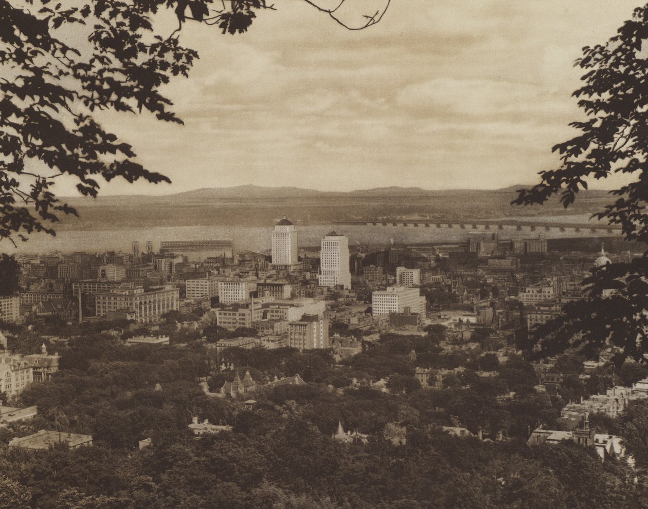 Montreal panorámája, központi és nyugati rész (fekete-fehér fotó) alkotó: Canadian Photographer