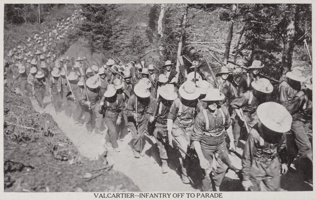 Val Cartier-gyalogság a felvonuláson 1915 (fekete-fehér fotó) alkotó: Canadian Photographer