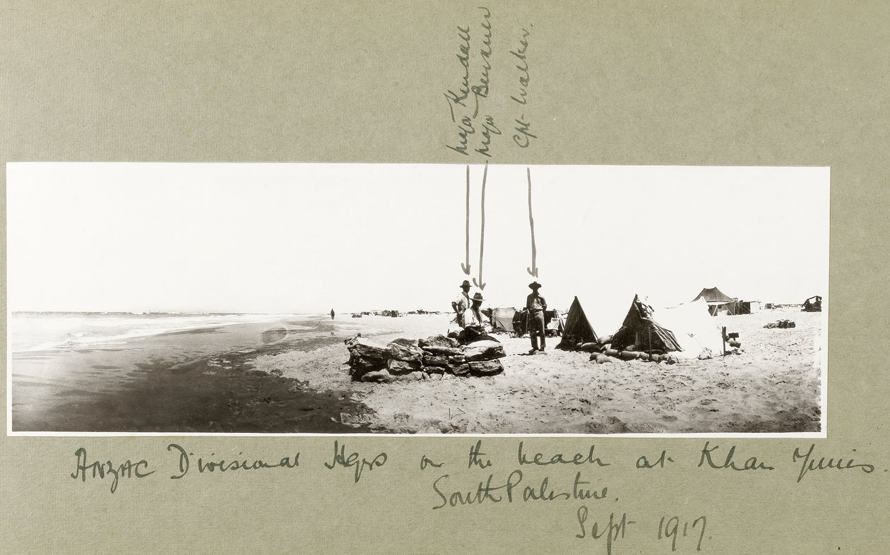ANZAC hadosztályőrnagyok Khan Yunis tengerpartján, 1917. szeptember alkotó: Capt. Arthur Rhodes
