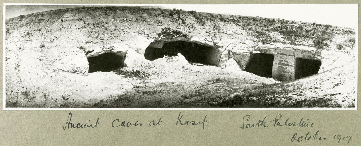 Ősi barlangok Kasifban, Dél-Palesztinában, 1917. október alkotó: Capt. Arthur Rhodes