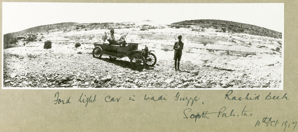 Ford könnyű autó Wadi Guzzehben, Rashid Beckben, Dél-Palesztinában, 1917 októberében alkotó: Capt. Arthur Rhodes