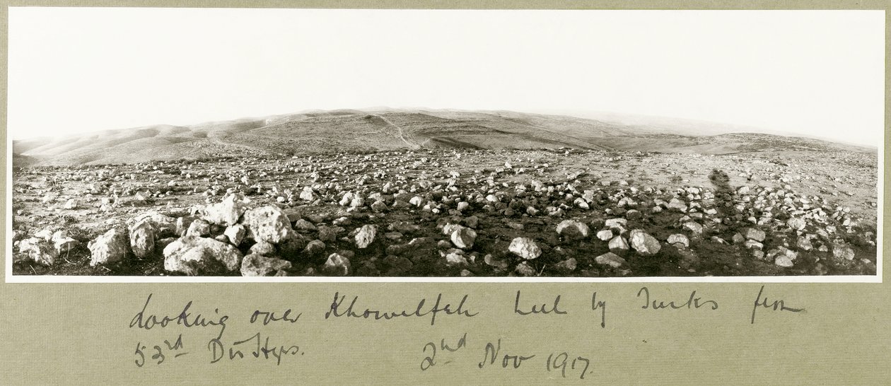 A törökök által birtokolt Khuwelfehre nézve, 1917. november 2 alkotó: Capt. Arthur Rhodes