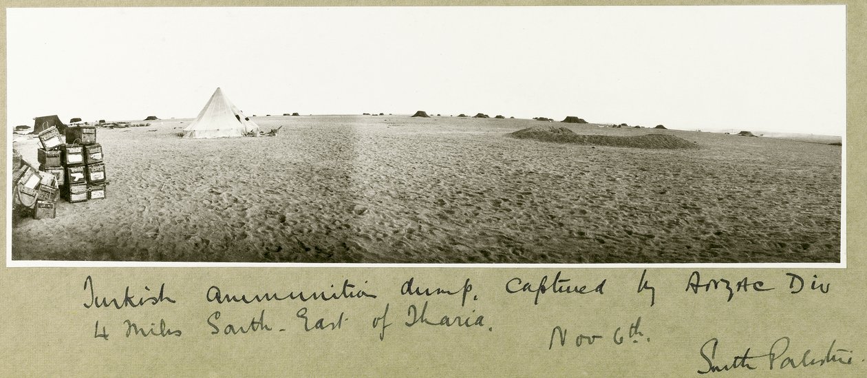 Az ANZAC hadosztály által elfoglalt török lőszerraktár, Thariától 4 mérföldre délkeletre, 1917. november 6. alkotó: Capt. Arthur Rhodes