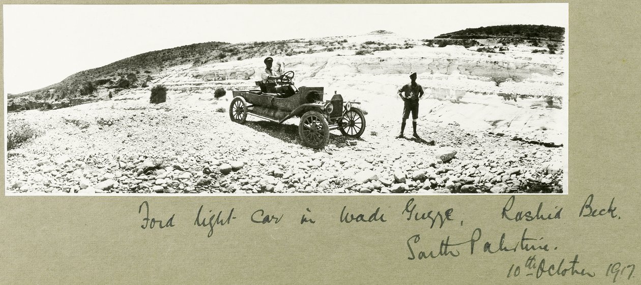 Ford könnyű autó Wadi Guzzehben, Rashid Beckben, Dél-Palesztinában, 1917 októberében alkotó: Capt. Arthur Rhodes