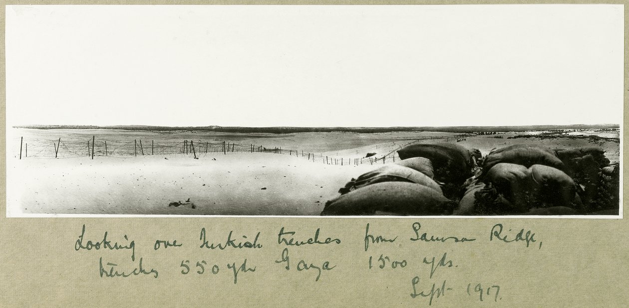 Török lövészárkokra nézve a Samson Ridge-ről, 1917. szeptember alkotó: Capt. Arthur Rhodes