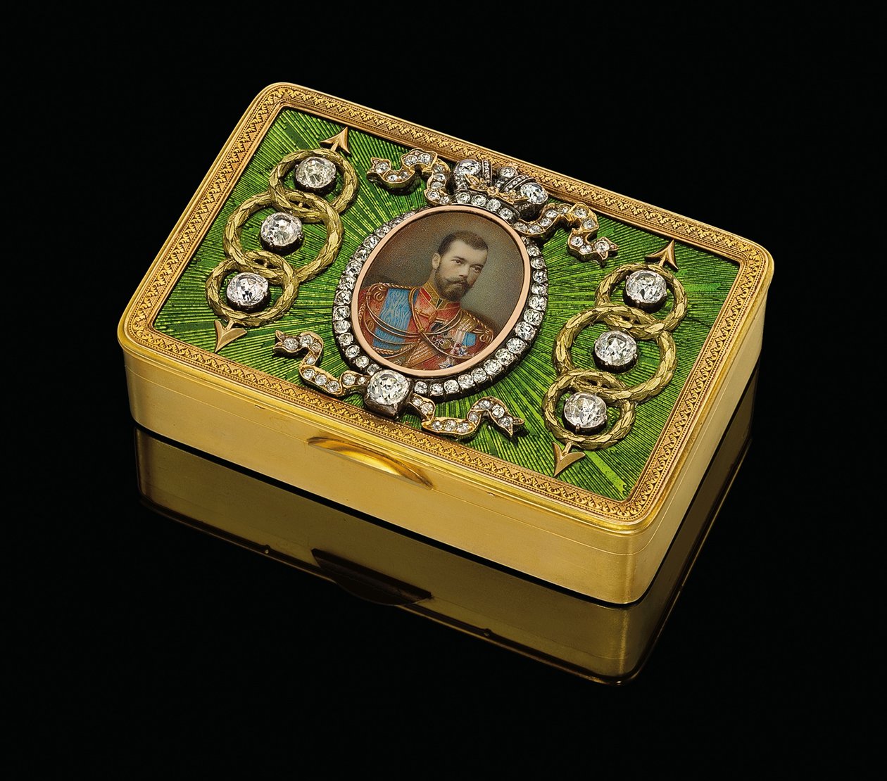 Egy birodalmi bemutató tubákdoboz, II. Miklós császár elefántcsont miniatűr akvarellel, c. 1890 (arany és giloszománc, akvarell elefántcsonton) alkotó: Carl Fabergé