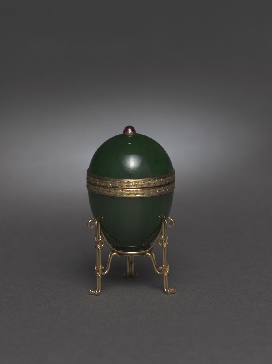 Jade Egg állvánnyal, 1900 után alkotó: Carl Fabergé