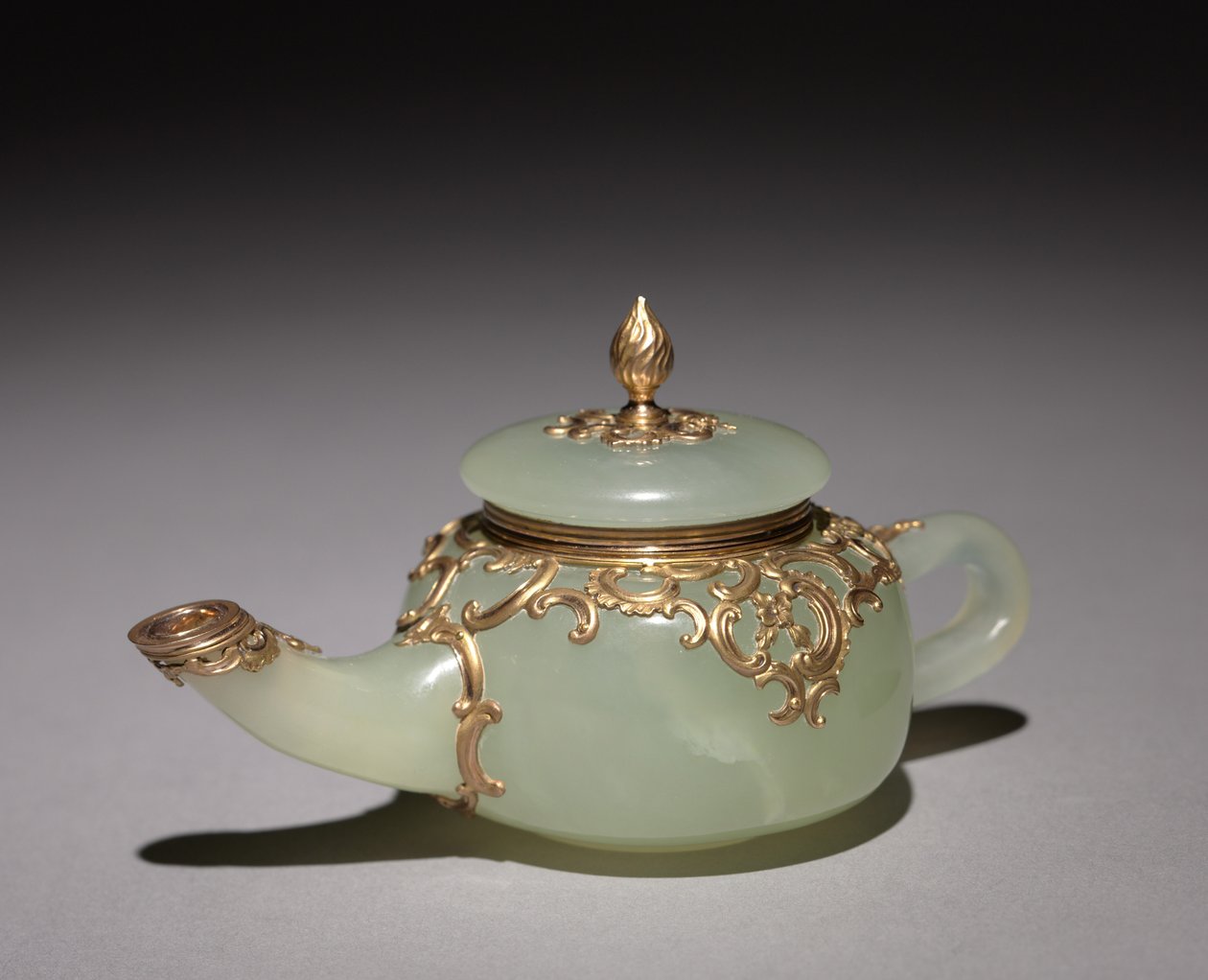 Miniatűr teáskanna, 1896 körül alkotó: Carl Fabergé