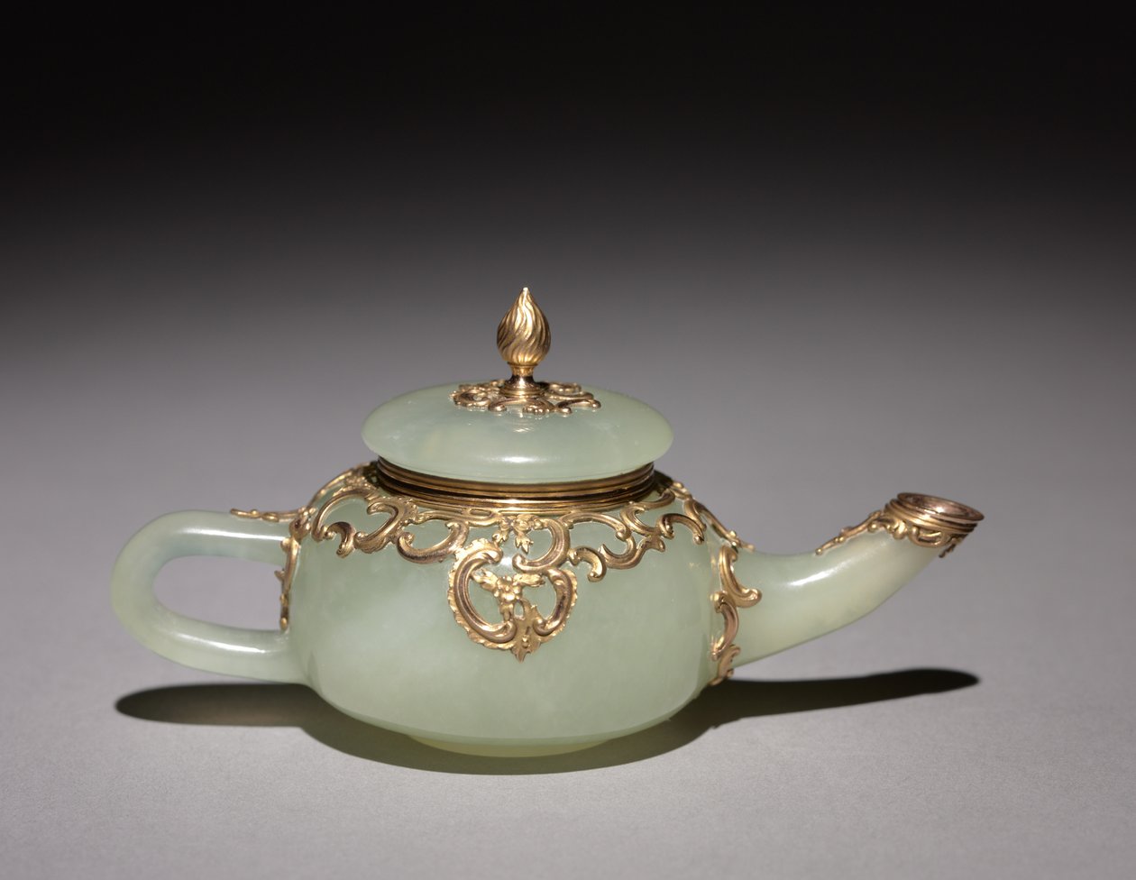 Miniatűr teáskanna, 1896 körül alkotó: Carl Fabergé