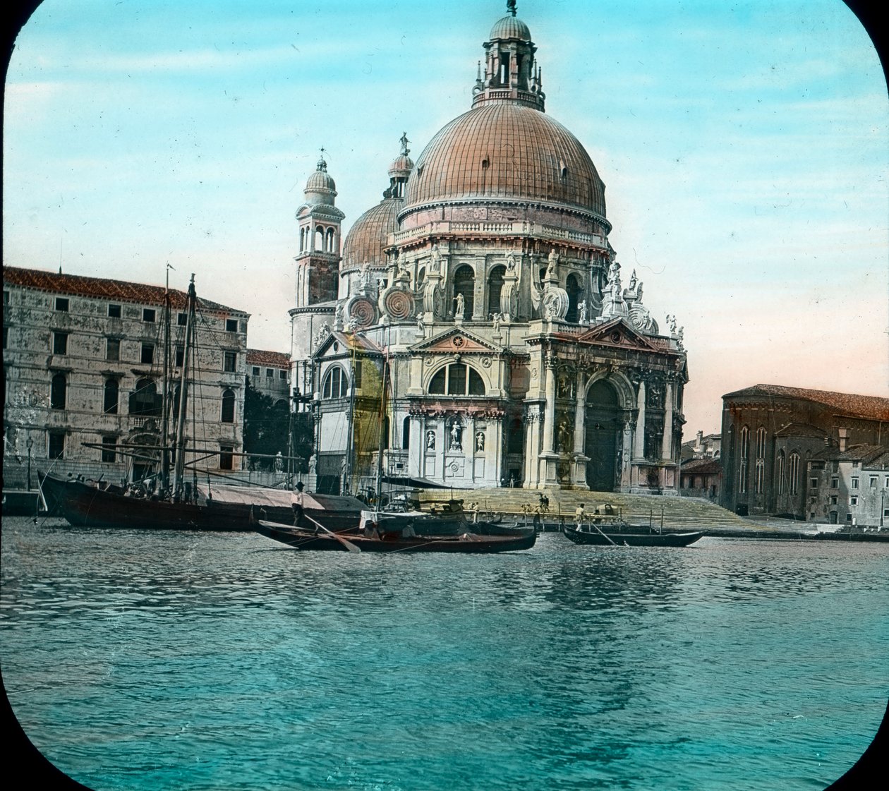 Olaszország, Velence, kilátás a Santa Maria della Salute bazilikára, más néven az Egészség Mária-bazilikára, Dorsoduro terület, a kép dátuma: 1910 körül. Carl Simon Archívum alkotó: Carl Simon