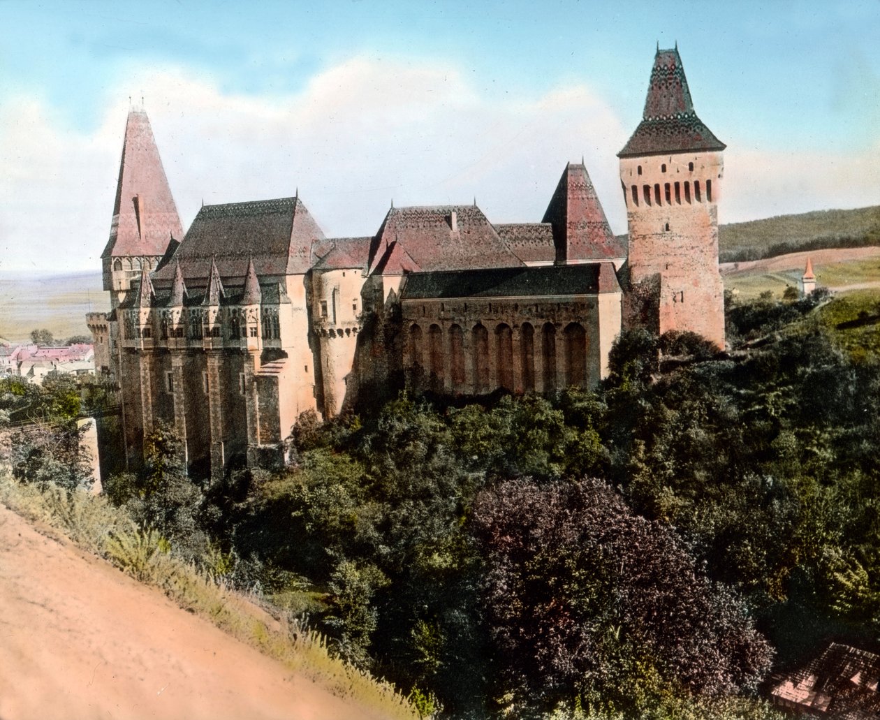 Románia, Erdély, Hunyadi vár (más néven Hunyadi vár, Corvin vár vagy Hunedoara vár), a kép dátuma: 1920 körül. Carl Simon Archívum alkotó: Carl Simon