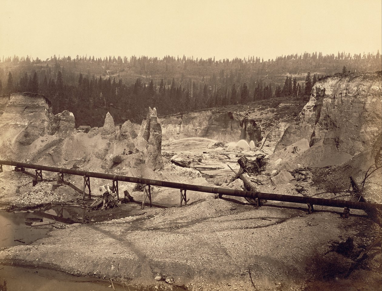 Malakoff Diggings, North Bloomfield, Kalifornia alkotó: Carleton E. Watkins
