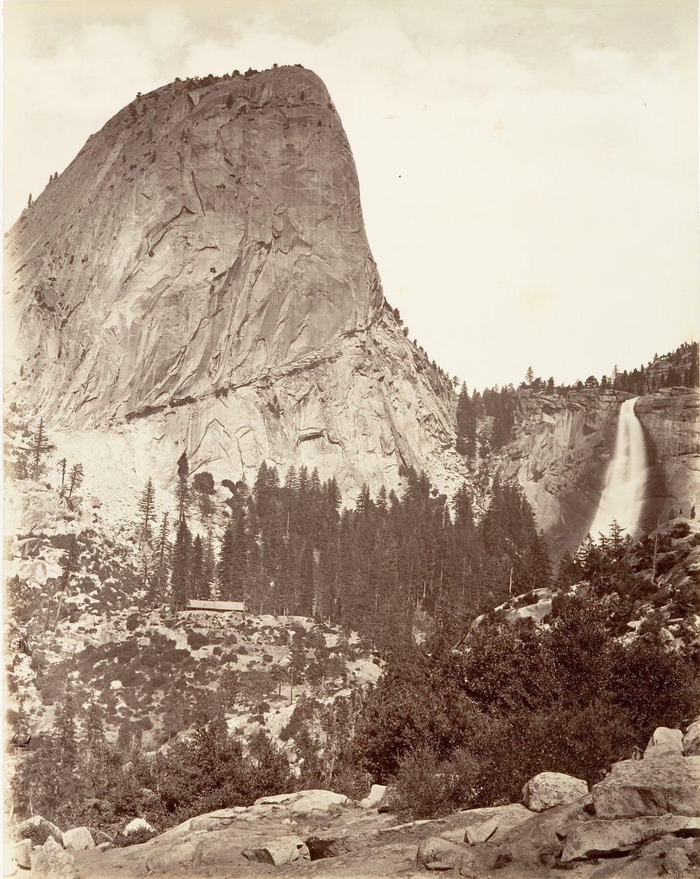 Cap of Liberty és Nevada Fall, Yosemite, kb. 1872, nyomtatott kb. 1876. alkotó: Carleton E. Watkins.