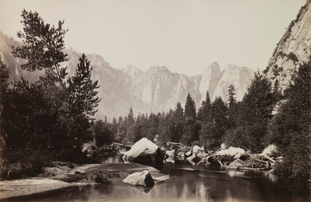 A Merceden, a katedrális szikláinak távoli kilátása alkotó: Carleton E. Watkins