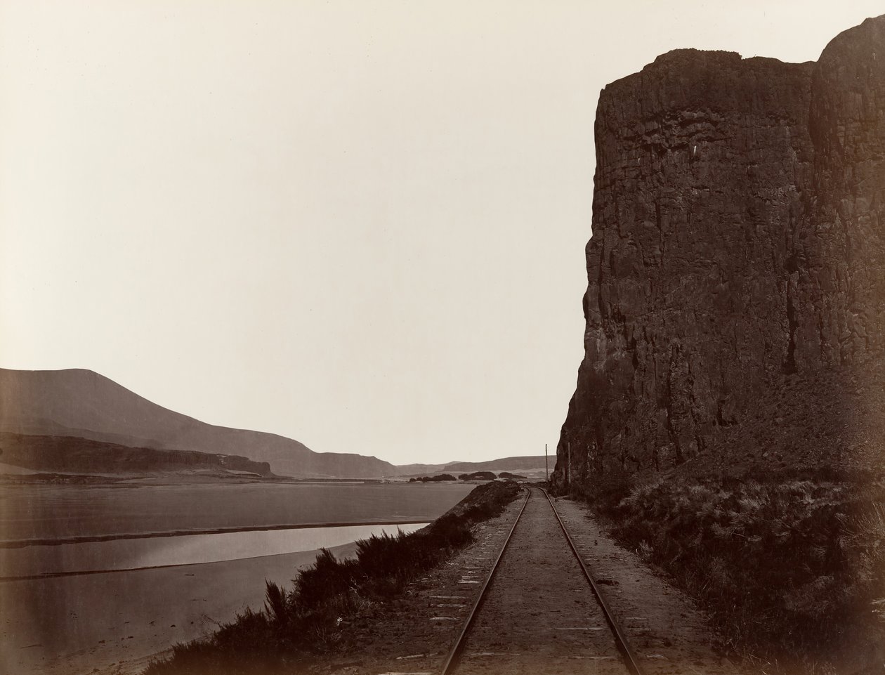 Horn-fok Celilo közelében, 1867. alkotó: Carleton Emmons Watkins
