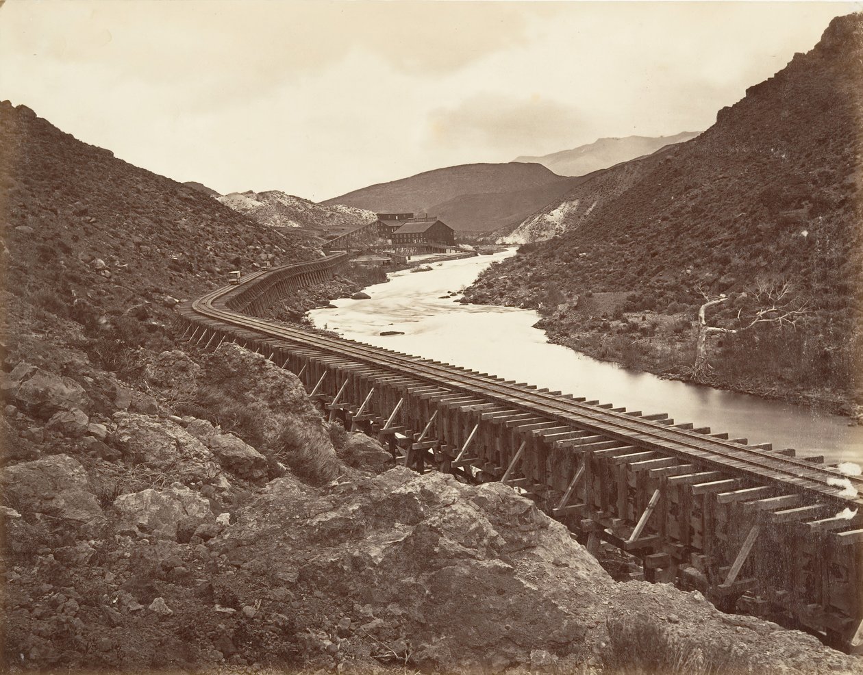 Eureka Quartz Mill and Flume, Nevada, 1875, nyomtatott kb. 1876. alkotó: Carleton Emmons Watkins