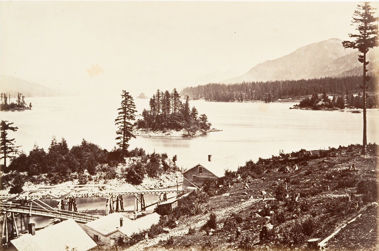 Islands in the Upper Cascades, Oregon, 1867, nyomtatott kb. 1876. alkotó: Carleton Emmons Watkins
