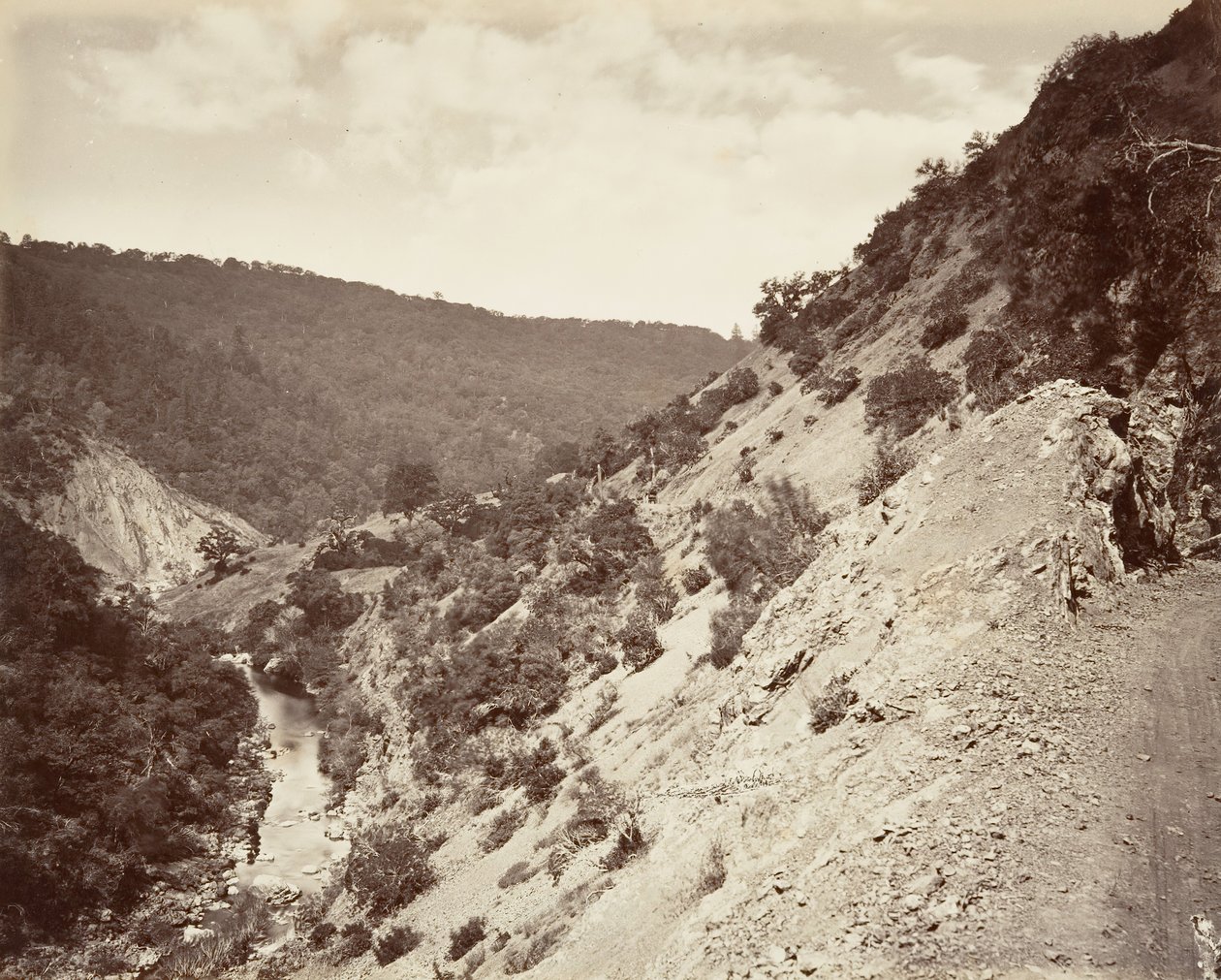 Sulphur Creek and Road to Gejzírek, 1868-70, nyomtatott kb. 1876. alkotó: Carleton Emmons Watkins