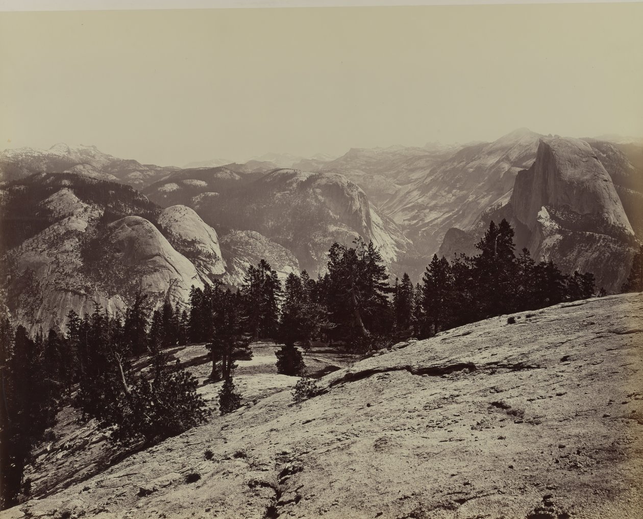 A kupolák a Sentinel Dome-ból, 1866. alkotó: Carleton Emmons Watkins