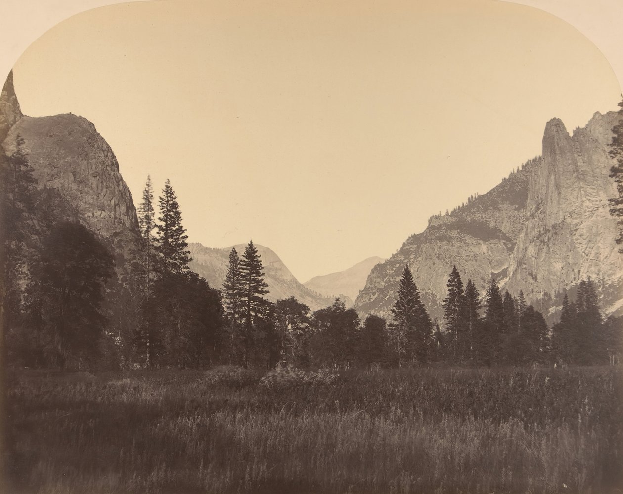 Fel a völgyben, északi kupola a központban, Sentinel balra, 1861. alkotó: Carleton Emmons Watkins