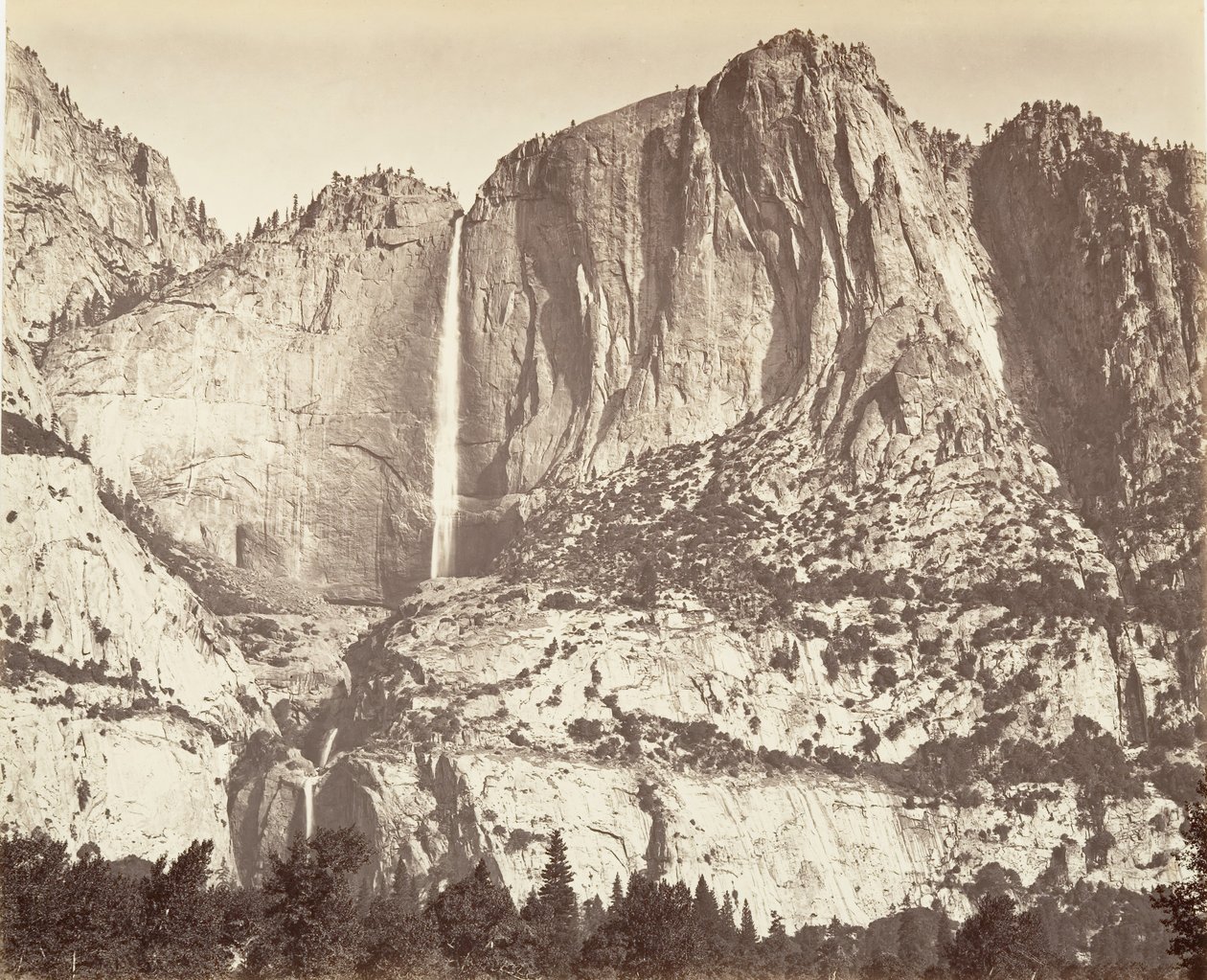 Yosemite-vízesés, 2634 láb, kb. 1872, nyomtatott kb. 1876. alkotó: Carleton Emmons Watkins