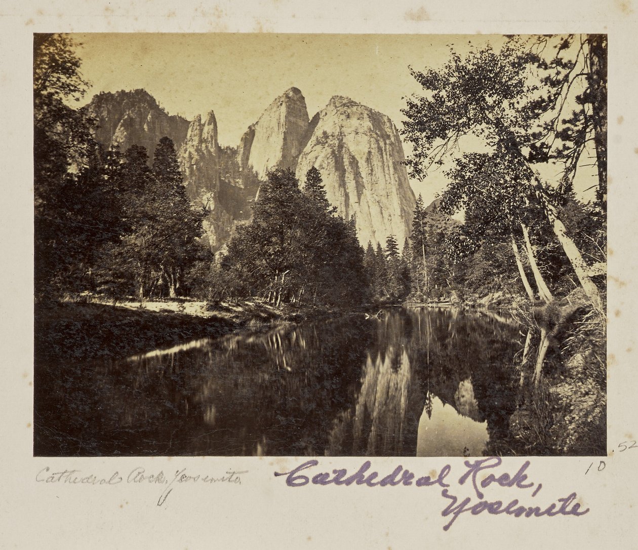 Cathedral Rocks, 2600 láb, Yosemite-völgy, Mariposa megye, Kalifornia (sz. 1008) alkotó: Carleton Watkins