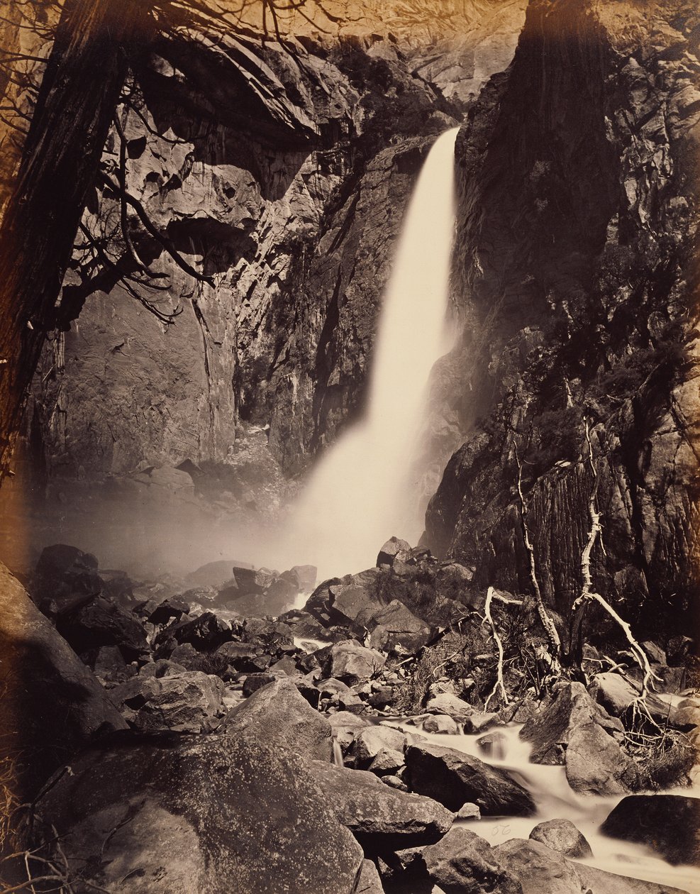 [Alsó Yosemite-vízesés, 418 láb] alkotó: Carleton Watkins