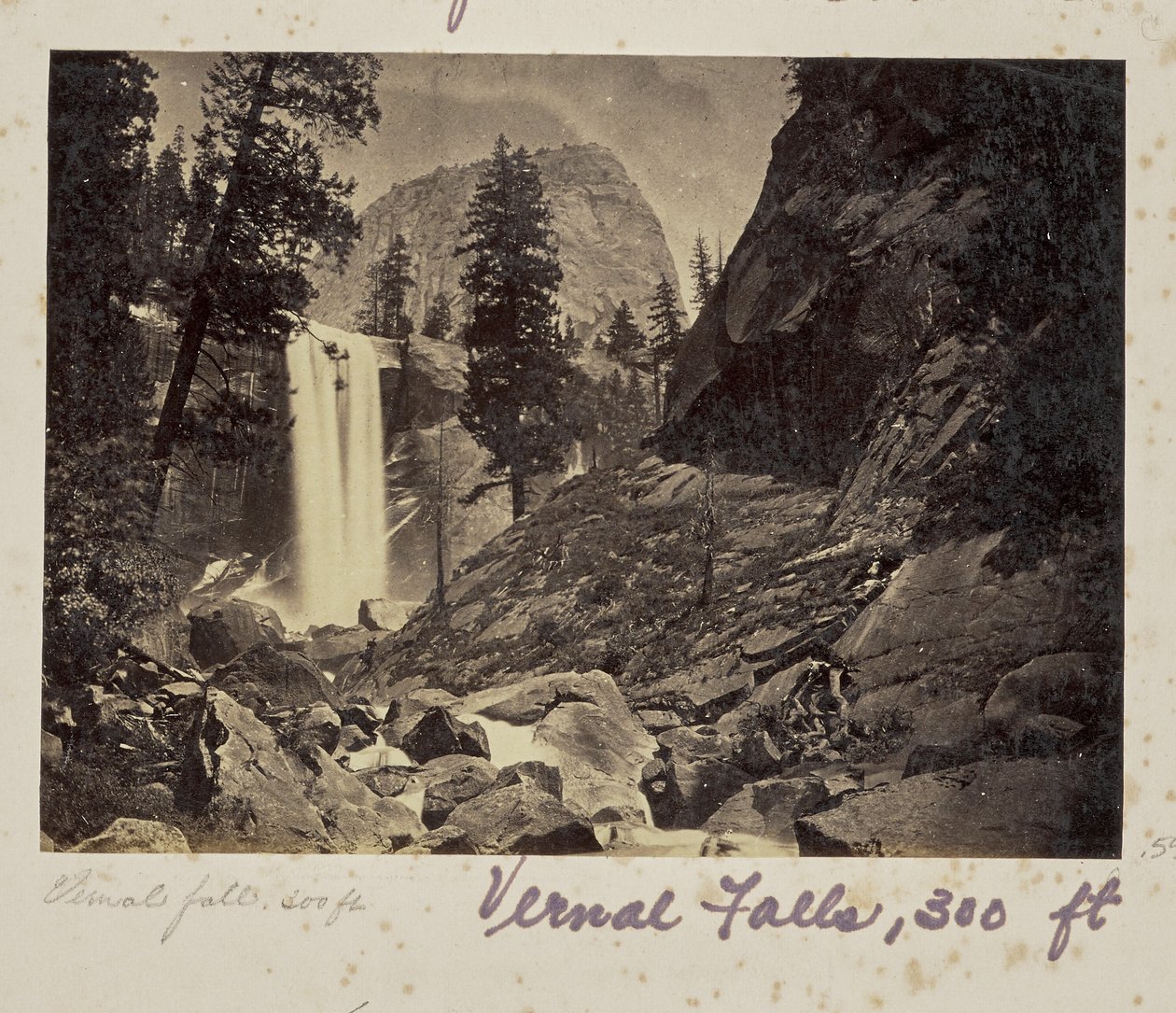 Piwyac - Vernal-vízesés - 300 láb, Yosemite-völgy, Mariposa megye, Kalifornia (21. sz.) alkotó: Carleton Watkins