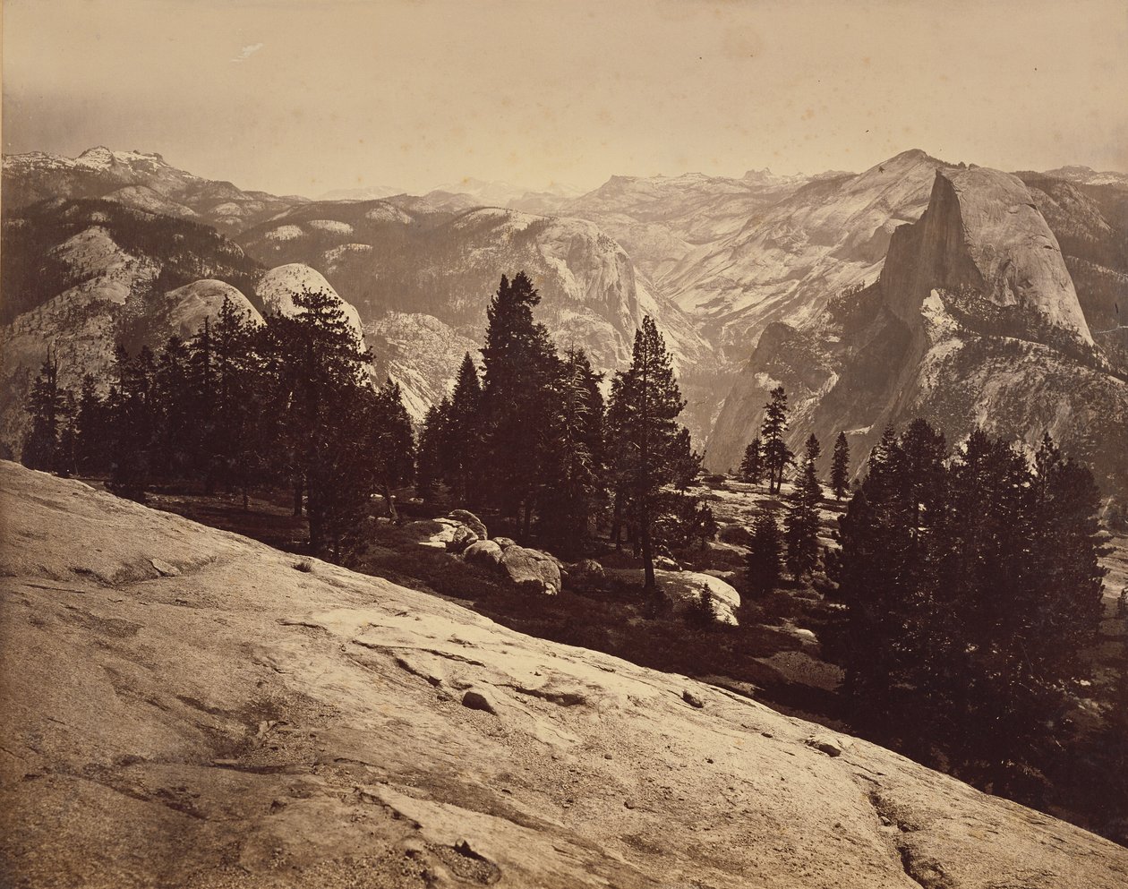 A kupolák a Sentinel Dome-ról alkotó: Carleton Watkins