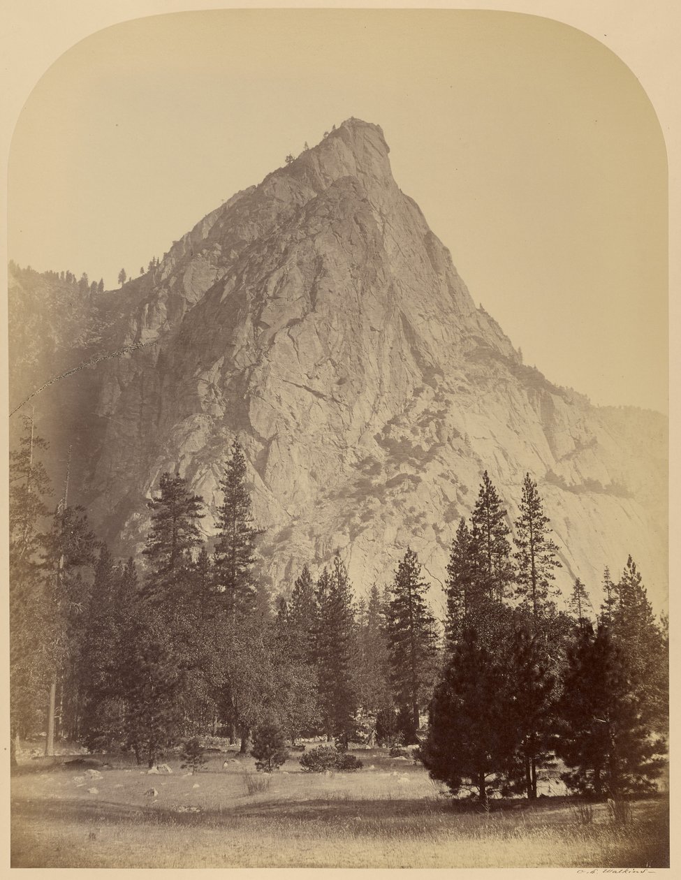 Három fivér, elölnézet, 4480 láb, Yosemite alkotó: Carleton Watkins