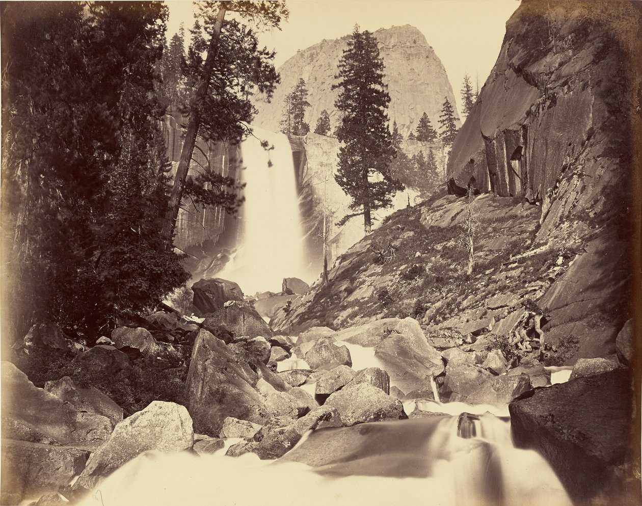 [Vernal-vízesés, 300 láb] / [Piwyac, Vernal-vízesés, 300 láb, Yosemite] alkotó: Carleton Watkins