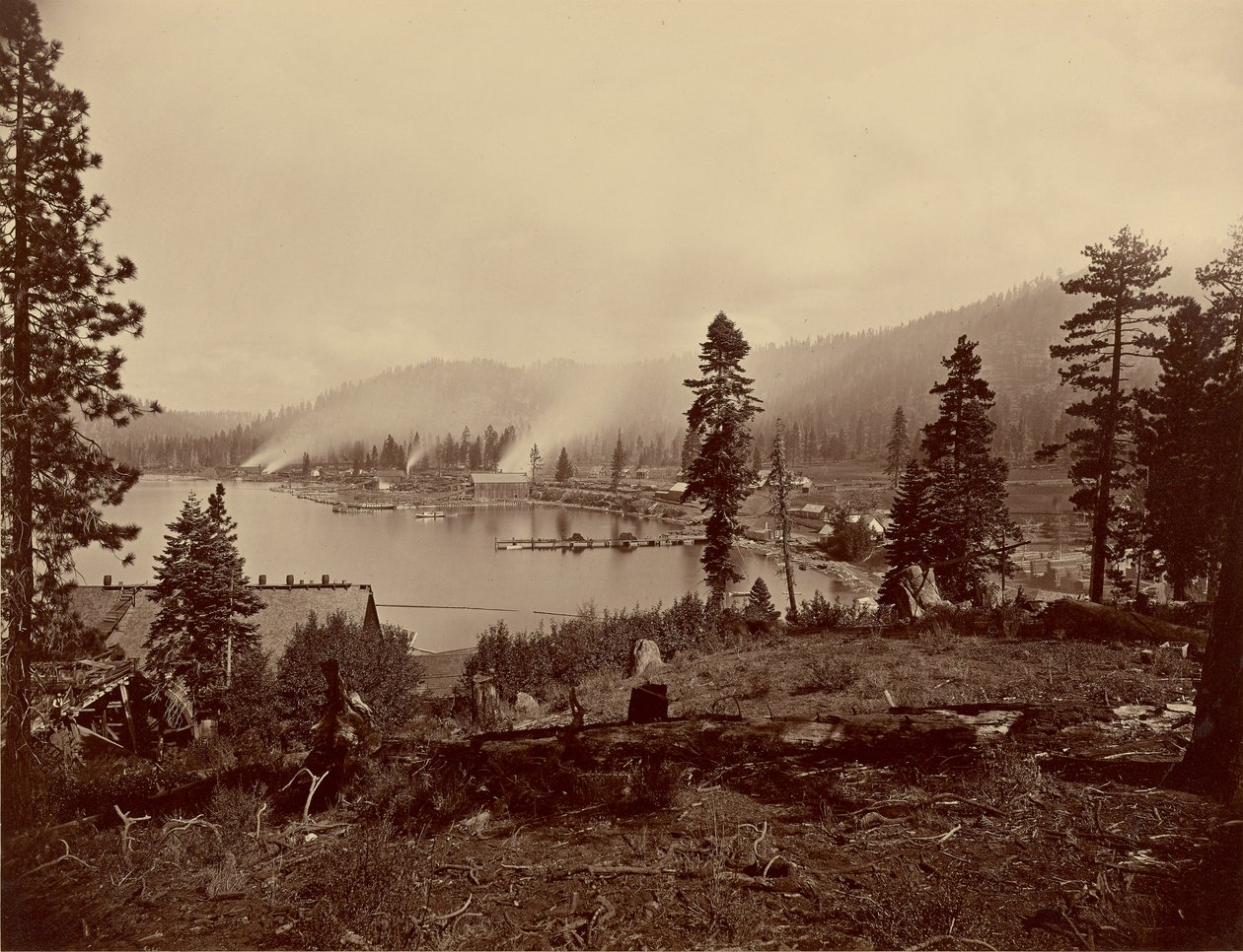 A Gleenbrook [sic] öböl, Tahoe-tó, a Carson és Tahoe Lumber and Flume Co. fűrészmalmait, hullámtörőjét és gőzhajóit, valamint a Tahoe-tó végállomását, N.G.R.R. tó. alkotó: Carleton Watkins