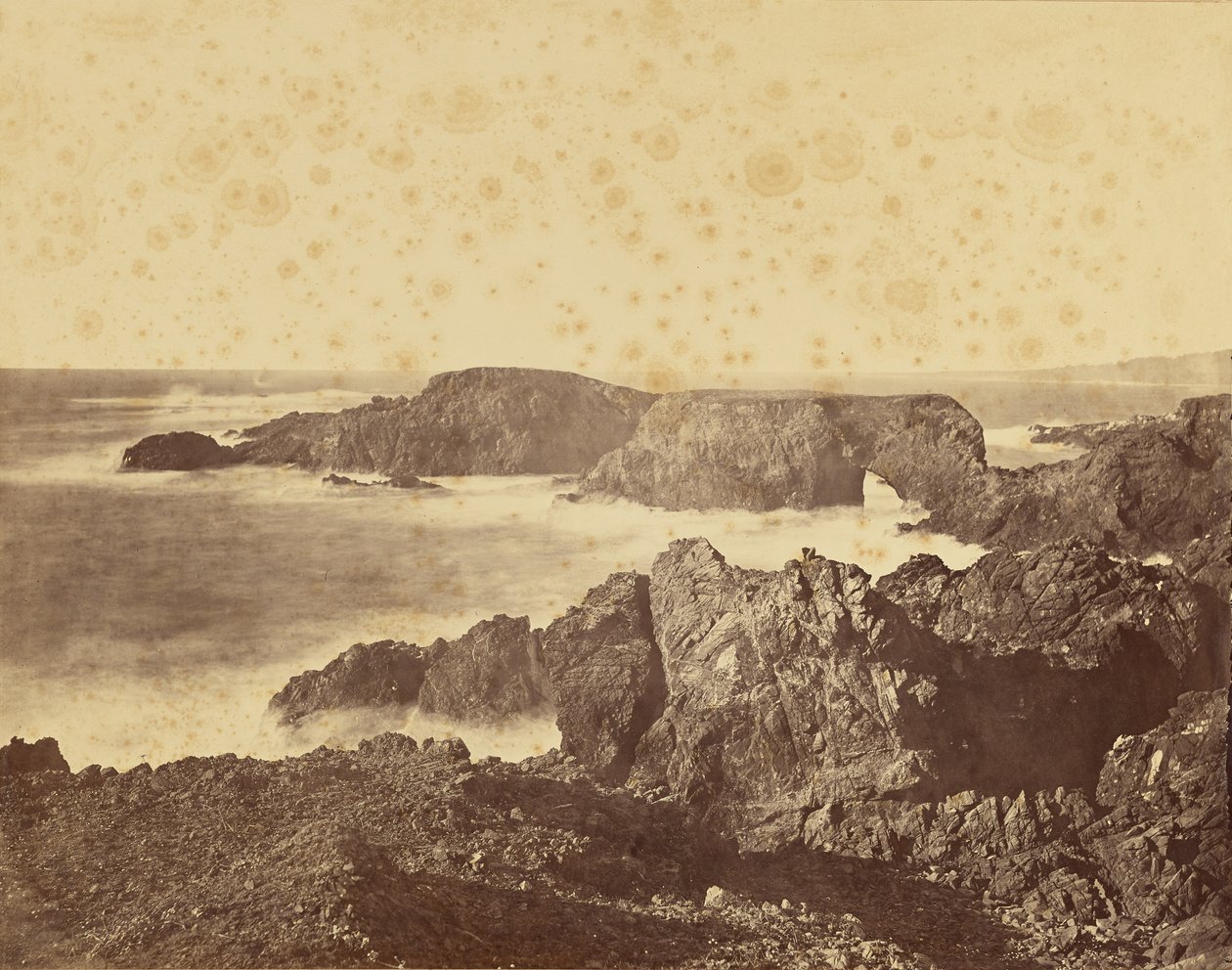 [Kilátás Mendocino partvidékére] / [Parti látkép Mendocino előtt] alkotó: Carleton Watkins