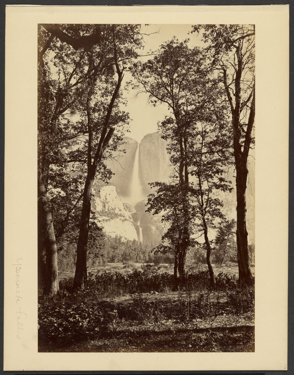 Yosemite-vízesések, alulról alkotó: Carleton Watkins