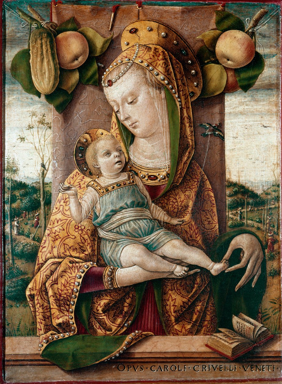 Szűz és gyermek Mögöttük alma és uborka, alul nyitott könyv (biblia). Tempera fán, Carlo Crivelli (1430/35-1494/1500) alkotó: Carlo Crivelli