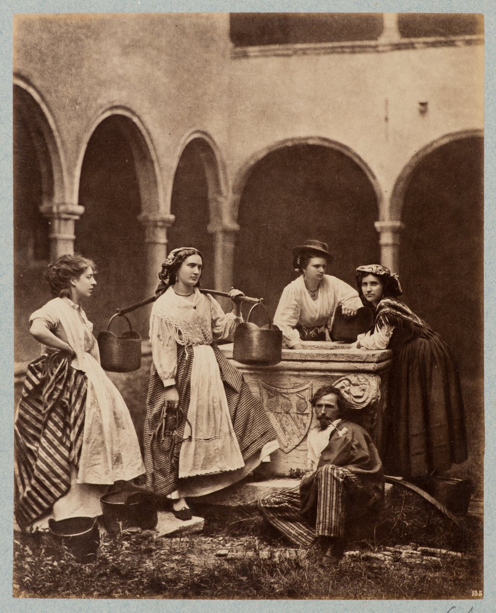 Alakok a kútnál, a velencei San Giobbe kolostor kerengője (Donne al Pozzo, Chiostro di San Giobbe, Velence) alkotó: Carlo Naya