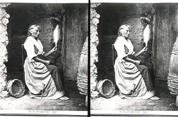 Old Woman Spinning, Capri, 1865 körül (f/w fotó) alkotó: Carlo Naya