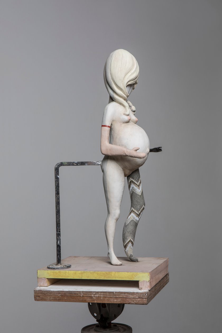 Degas Doll 1, 2017 (festett gyanta, acél, fa) alkotó: Cathie Pilkington