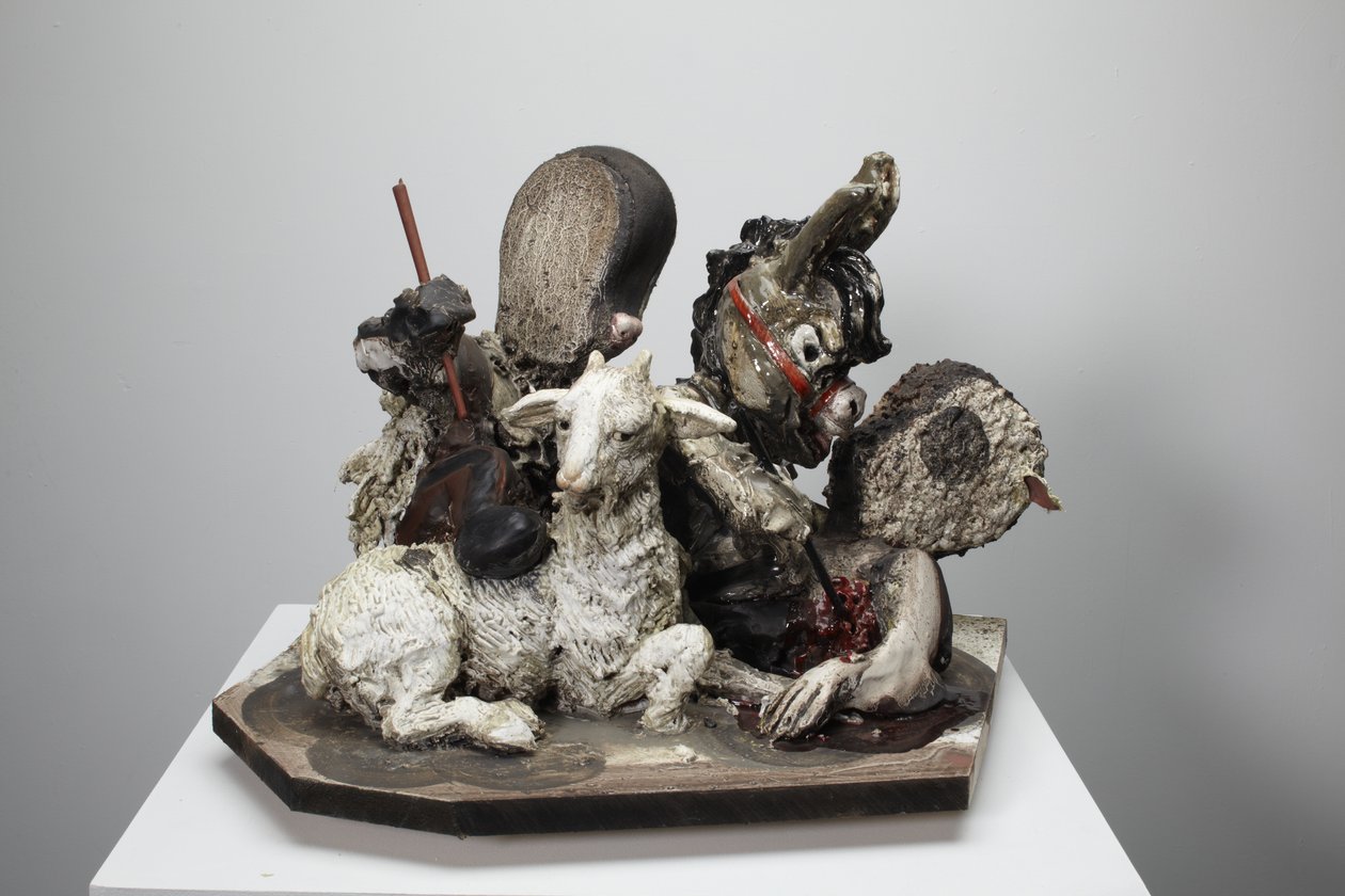 Help Is On Its Way, 2010 (fa, gipsz, agyag, szövet, festék) alkotó: Cathie Pilkington