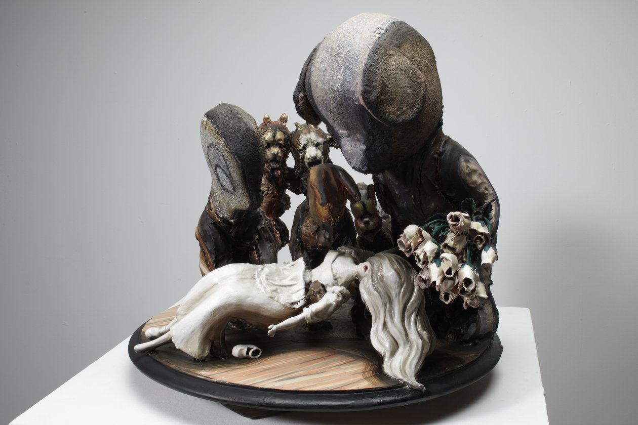 Hófehérke, 2010 (fa, linóleum, gipsz, agyag, szövet, festék) alkotó: Cathie Pilkington