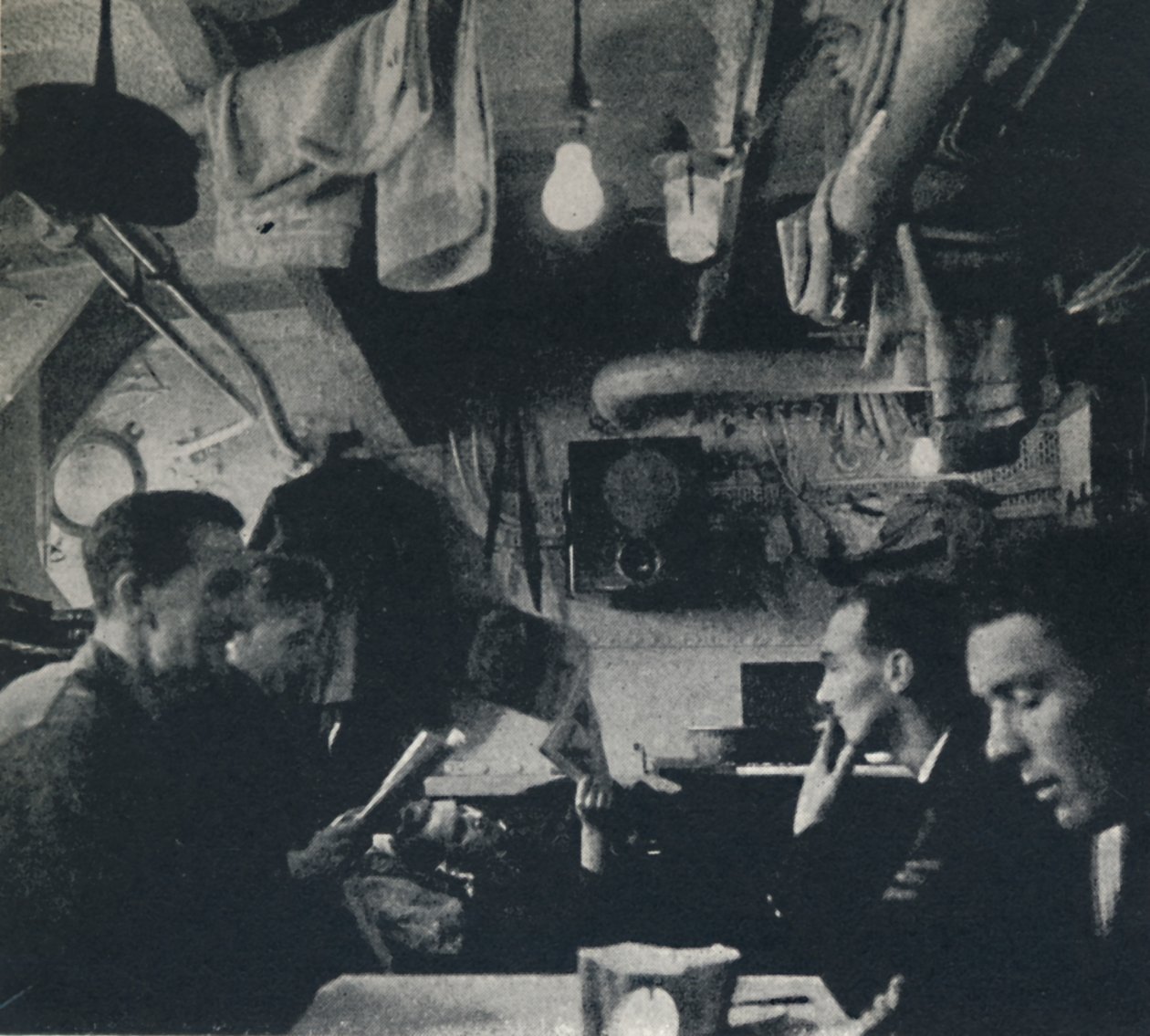 Funkcionális helykihasználás a büféfedélzeten, 1941 alkotó: Cecil Beaton