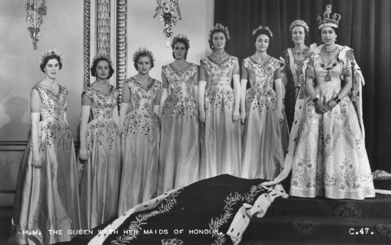 II. Erzsébet királynő a díszleányaival, a koronázás, 1953. június 2. alkotó: Cecil Beaton