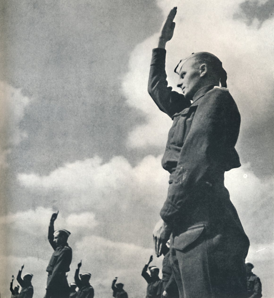 A hadsereg kezei, 1941 alkotó: Cecil Beaton