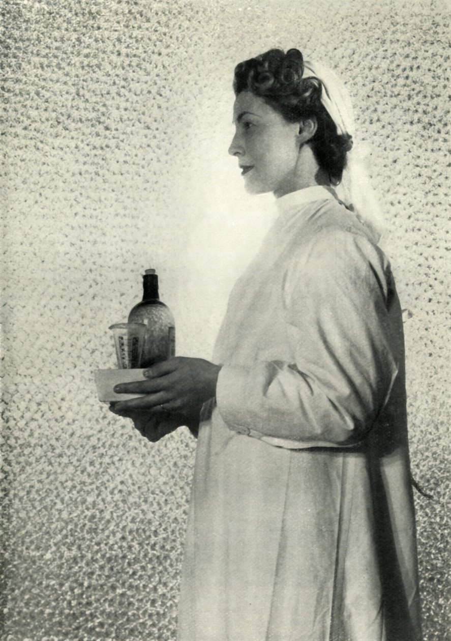 Ápolási Rendelő, c1943. alkotó: Cecil Beaton
