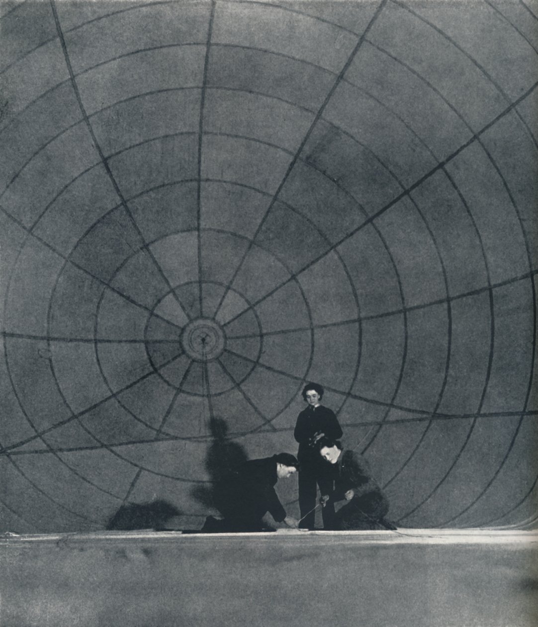 A WAAFS web léggömbön dolgozik, 1941 alkotó: Cecil Beaton