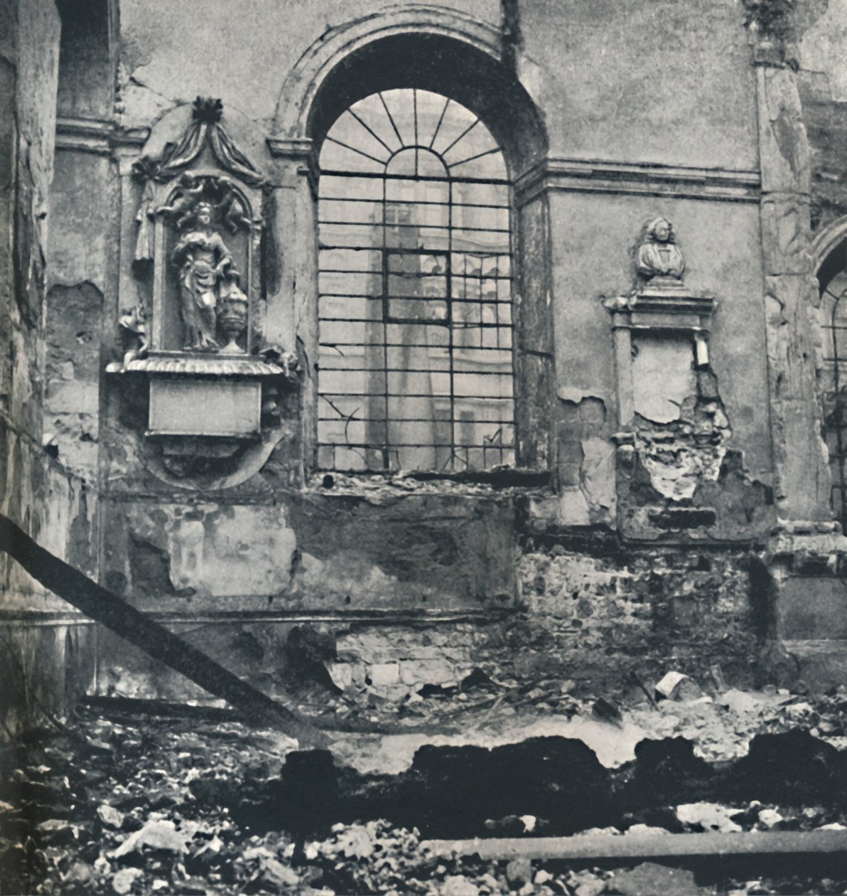 Ezek a töredékek St. Lawrence Jewry, 1941 alkotó: Cecil Beaton