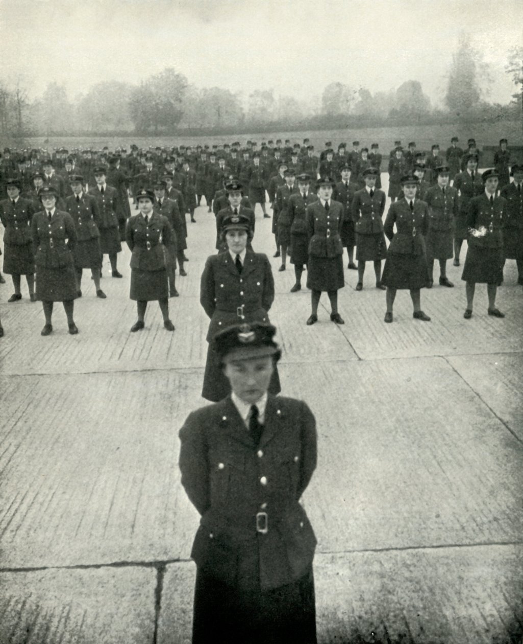 W.A.A.F. Tisztek az oktatóiskolájukban, 1943. alkotó: Cecil Beaton