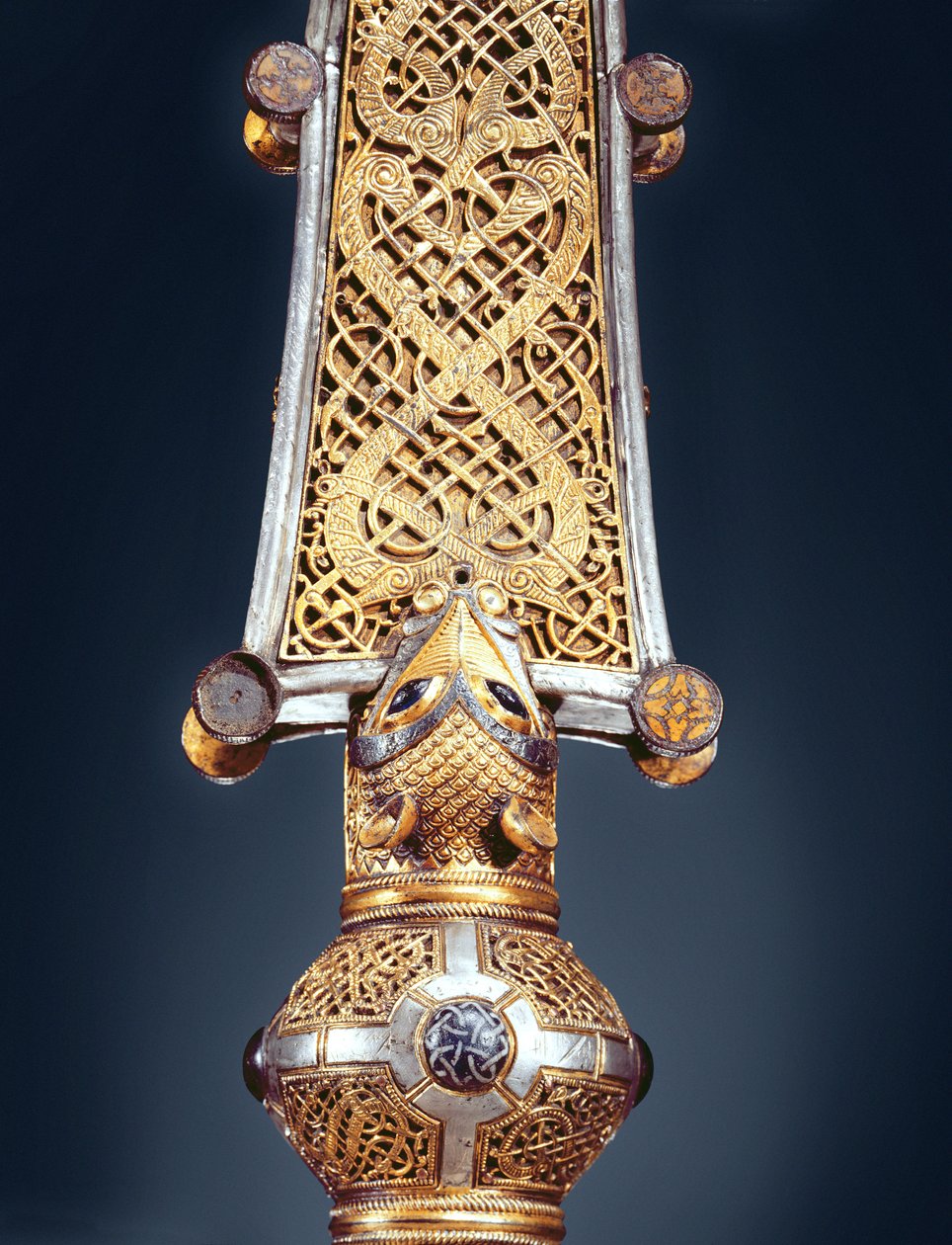 Cong kereszt, Mayo megye, viking kori bronz, arany filigrán, niello és üvegrészlet a 340915-ből alkotó: Celtic