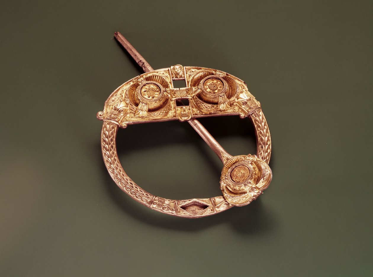 A Cavan vagy "Királynő" bross, Cavan megyéből, Cavan megyéből, 8-9. század (ezüst aranyozás és arany) alkotó: Celtic